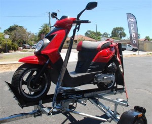 Scooter-on-Bulldog-FMT